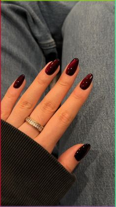 holiday nails, spooky nails, new years nails, glass nails, nail trends, christmas nails, fall nail trend Red Chrome Nails, Deep Red Nails, Red Ombre Nails, Wine Nails, Velvet Nails, Blush Nails, Glass Nails, Cat Eye Nails, Metallic Nails