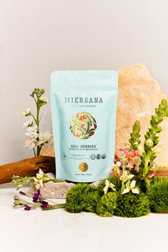 Hierbana's superfood packaging by Origen Estudio is a refreshing tribute to nature's vitality! With a harmonious blend of earthy tones, intricate illustrations, and clean typography, this design captures the essence of natural wellness. Every detail speaks to a wholesome, balanced lifestyle. - Fivestar Branding Agency Is A Design and Branding Agency. This Work Belongs to The Accredited Artist and Is Curated For Inspiration Only 🌿✨ #SuperfoodPackaging #IdentityDesign #Branding #PackagingDesign Cool Packaging