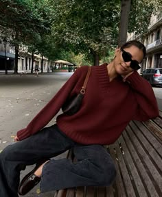 Red Sweater Outfit, 00s Mode, Stile Blair Waldorf, Chique Outfit, Burgundy Outfit, Looks Pinterest, Fest Outfits, Autumn Fits, Clothes Wishlist