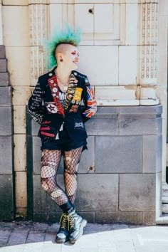 80s Punk Outfits, Emo Mode, Chicas Punk Rock, Ripped Tights