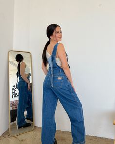 Jeans Trend, Jean Trends, 90s Inspired, Straight Leg Denim, Denim Overalls, Pocket Design, Bell Bottom Jeans, Casual Look, Both Sides