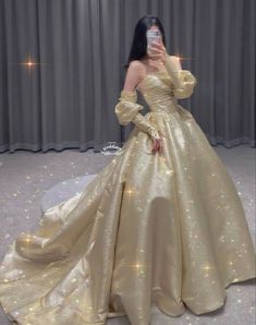 Princess Ball Gowns Fantasy Fairytale, Princess Aesthetic Dresses, Silk Ball Gown, Look Gatsby, 50 Aesthetic, Debut Dresses, Fantasy Literature, Ethereal Dress, Pretty Quinceanera Dresses