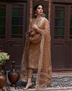 Pakistani Wedding Dress in Kameez Trouser Dupatta Style Pakistani Three Piece Design, Faiza Saqlain Dresses, Faiza Saqlain Bridal, Formal Pakistani Dresses, Net Dresses Design Ideas, Faiza Saqlain, Bridal Sharara, Expensive Suits, Net Sleeves