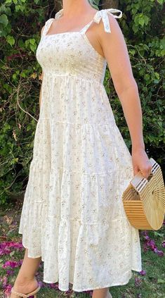 Ivory Summer Dress, Cute Midi Dresses Casual, Romantic Summer Outfits, Soft Cottagecore Outfits, Floaty Summer Dresses, Garden Party Outfit, Core Fashion, Summer Flower Dress, Summer Details