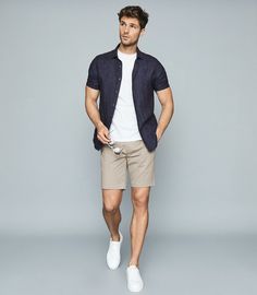 Casual Chinos, Stylish Men Casual, Cool Outfits For Men