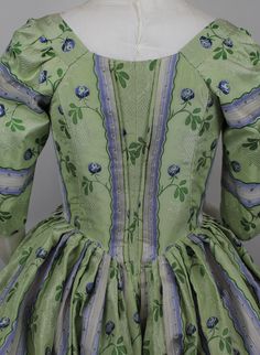 Robe Anglaise 18th Century, 18th Century Robe A La Anglaise, English Gown 18th Century, Zone Front Gown 18th Century, Corset Top Pattern, Quilted Petticoat 18th Century, 1700s Fashion, Patterns Of Fashion, Colonial Dress