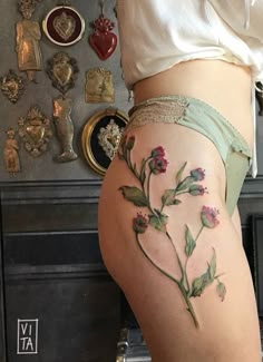 a woman's thigh with flowers on it