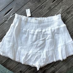 Cute White Aeropostale Skirt/Skort. Never Worn Nwt Size Large Short Ruffled Skirt Bottoms, Beach Cotton Skort With Ruffled Skirt, Cotton Beach Skort With Ruffled Skirt, Cotton Ruffled Skort For Beach, Tiered Beach Shorts, White Short Mini Skirt For Beach, Cotton Flowy Short Skirt, Flowy Cotton Skirt Short Length, Flowy Cotton Short Skirt