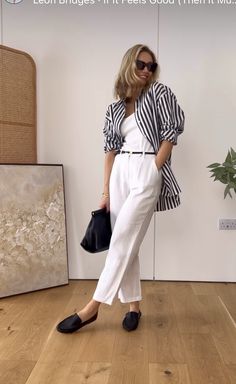 Outfits With Striped Shirts, Smart Casual Women Outfits, Smart Casual Women, Outfit Upgrade, White Jeans Outfit, Muslim Outfits Casual, Winter Fashion Outfits Casual