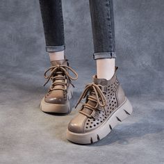 Gender: Women Item Type: Boots Main Material: Cow Leather Style: Casual, Classic, Retro Season: Summer Heel Type: Platform Outsole Material: Rubber Heel Height: Mid-Heel (5.5 cm) Size Length cm inch 35 22.5 8.86 36 23 9.06 37 23.5 9.25 38 24 9.45 39 24.5 9.65 40 25 9.84 Summer Retro, Summer Heels, Tube Top Dress, Leather Style, Heel Type, Rubber Heels, Mid Heel, Casual Boots, Brown Boots