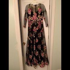 Marchesa Notte Womens Long Sleeve Floral Print Mesh Accent Gown Black Size 8 Pre-Owned Marchesa Dresses, Marchesa Dress, Gown Black, Size 8 Dress, Marchesa, Women Long Sleeve, Black Color, Floral Print, Floral Prints