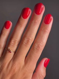 Shellac Round Nails, Short Rounded Nails Gel, Short Oval Nails Color, Red Nails Simple Short, Gel Nails Red Short, Gel Mani Short Nails Red, Candy Red Nails Short, Oval Short Red Nails, Short Red Sns Nails