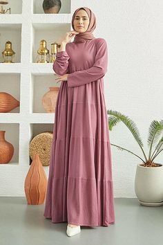 This pleated maxi dress combines modest elegance with versatility. Crafted from lightweight, breathable mixed fabric, it features tiered pleats that drape gracefully, making it a suitable choice for any season and an ideal option for warm spring days. The dress is beautifully crafted so that it looks great on all body types. Length and Fabric Content: Available Size: 38 - 40 - 42 - 44-46 Dimensions of the Product Model: Size: 38 cm Height: 144 cm Bust: 112cm Waist: 148cm Hips: 152 cm Special Notes: There is an average of "4 cm" difference between sizes. Washing Instructions: Machine wash cold, with like colors. Lay flat to dry. Warm iron as needed. Ribbed Jacket, Peach Puff, Red Peach, Maxi Dress Sale, Warm Spring, Pleated Maxi Dress, Pleated Maxi, Tiered Maxi Dress, Spring Day