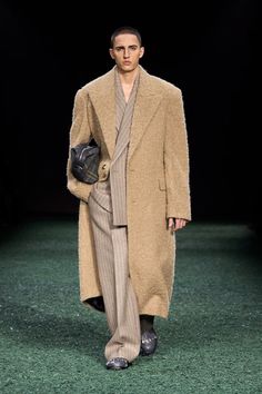 Burberry Fall 2024 Ready-to-Wear Collection | Vogue Burberry Jacket Outfit, Men Coat Outfit, Fall Outfits Men Streetwear, Outfits Men Streetwear, Mens Dress Boots, Guys Clothing Styles, Mens Fashion Week, Mens Fashion Classy