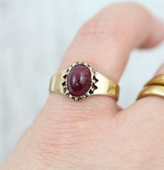 Antiguo rubí georgiano cabujón 14K oro rubí solitario anillo lujo 7.75 hermoso diseño - Etsy Gold Cabochon Domed Rings, Gold Domed Ruby Ring With Gemstone, Gold Ruby Ring With Domed Shape, Heirloom Gold Ruby Jewelry, Heirloom Ruby Jewelry In Gold, Gold Signet Ring With Cabochon, Gold Cabochon Signet Ring Fine Jewelry, 14k Gold Ruby Cabochon Ring, Classic Gold Ruby Signet Ring