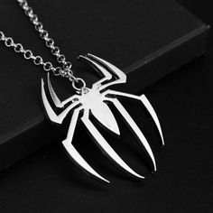 Gothic Couple, Couple Streetwear, Mens Necklaces, Spider Punk, Spider Necklace, Necklaces Silver, Choker Jewelry