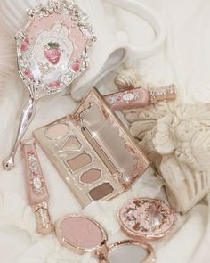 Strawberry Rococo, Eye Makeup Pictures, Ethereal Makeup, Pink Girly Things, Pink Makeup, Luxury Makeup