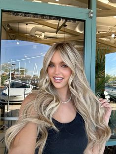 Blonde hair shadowed root Blonde Shadow Root, Shadow Roots Hair, Hair Dues, Beachy Blonde, 2025 Style, Blonde Gif, Peekaboo Highlights, Hair Shadow, Cute Hair Colors