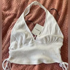 Brand New Size Small But Fits More Like A Medium Or If Ur Bigger Chest Forever 21 Tops, Cute Tops, Halter Top, Crop Tops Women, Forever 21, Top Brands, Crop Top, Womens Tops, Women Accessories