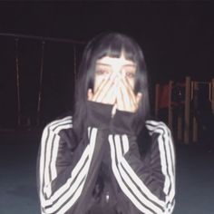 Adidas Hoodie Outfit, Black Adidas Outfit, Adidas Tumblr, Girl Grunge Aesthetic, 2014 Grunge, Pale Grunge, Hoodie Adidas