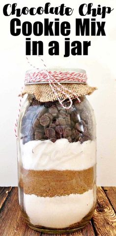 chocolate chip cookie gift in a jar with free printable recipe