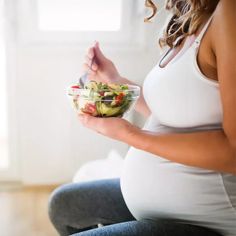 Enjoy pregnancy recipes made with 12 power foods that can fuel you and your baby to ensure you are both getting the nutrients you need. Breakfast Low Carb, Pregnancy Food, Energy Foods, Power Foods, Pregnancy Health, Idee Pasto Sano, Vegetarian Diet, Healthy Pregnancy