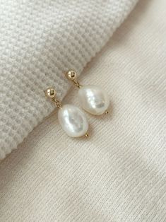 Large Baroque Pearl Drop Stud Earrings, 14K Gold Filled Dangly Freshwater Pearl Earrings, Pearl Bride Earrings, Wedding Jewelry - Etsy Hypoallergenic Oval Wedding Earrings, Hypoallergenic Oval Earrings For Wedding, Oval Pearl Charm Earrings For Wedding, Hypoallergenic Yellow Gold Pearl Earrings For Wedding, Pearl Bride Earrings, Bride Earrings Pearl, Baroque Earrings, Pearl Bridal Earrings, Pearl Bride