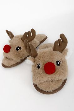 Adorable Holiday slippers make the perfect gift for a teacher, teenager, or friend! Penguin, Santa, and Bear slippers sized: S/M - 6-8, L/XL - 9-11 Reindeer sized: S - 5/6, M - 7/8, L - 9/10 Fuzzy Reindeer Slippers, Festive Slippers, Reindeer Slippers, Christmas Preppy, Holiday Slippers, Christmas Slippers, Rudolph Christmas, Bear Slippers, Reindeer Face