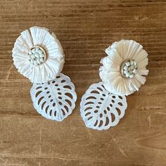 Nwot Nicola Bathie Earrings Pearl Monstera Leaf With Raffia Post Back White Bohemian Flower Earrings For Wedding, Bohemian White Earrings For Beach, White Flower Drop Earrings For Summer, Elegant White Flower Earrings For Beach, White Flower Drop Earrings For Pierced Ears, White Bohemian Flower Earrings For Gift, White Bohemian Flower Earrings Gift, Bohemian White Flower Earrings For Gift, White Flower Earrings For Beach