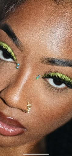 Green Makeup Looks Black Women, Green Makeup Aesthetic, Face Beat, Glam Makeup Look, Cute Makeup Looks