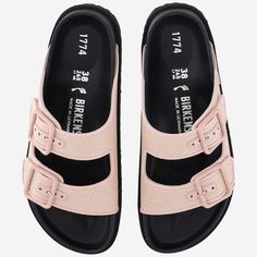 Sandals made of raffia with leather trim Adjustable design with straps Round open toe Contrasting cork sole Pink Made in Germany Composition: 100% raffia Birkenstock Men, Raffia Sandals, Latest Sandal, Birkenstock Sandals, Blue Sandals, Suede Sandals, Pumps Flat, Sneaker Wedge, Crossbody Tote