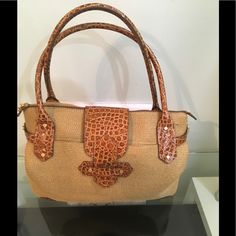 Never Used Large Handbag. Can Be Expanded From The Sides. Lots Of Pockets. Go For Traveling Or Everyday Use. Classy And Fashionable. Make An Offer & Lets Negotiate. Large Handbag, Lots Of Pockets, Large Handbags, Bag Lady, New York, Handbags, Women Shopping, Color