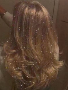 Hair Tinsel, Glitter Hair, Dream Hair, Prom Hair, Pretty Hairstyles, Maquillaje De Ojos, Hair Looks, Hair Goals