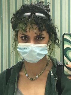 Green And Brown Hair Aesthetic, Dark Green And Black Split Dye, Black And Green Hair Aesthetic, Curly Green Hair, Green Curly Hair, Curly Hair Side Part, Green Hair Girl Aesthetic, 3b Curly Hair, Black And Green Hair