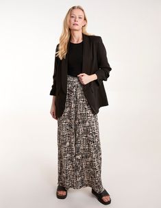 Whether you're vacationing or staycation-ing, these wide leg trousers are a staple pick. Finished with a flattering shirred waistline, they're also illuminated by the abstract print, perfect on those warm weather days. Partner with gold sandals to complete the look. 92% Polyester, 5% Elastane Made in ChinaMachine washableWide leg Shirred waistUnfastenedModel wears size SModels height: 173cm / 5ft 8 Black Linen Trousers, Maternity Trousers, Blouse Sale, Gold Sandals, Curve Dresses, Black Abstract, High Waisted Trousers, Wide Leg Trousers, Abstract Print