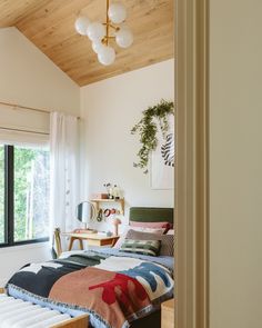 This teen bedroom design by @em_henderson is too cute! Key pieces like the Allenglade Chandelier and Argyle Double Sconces create a timeless foundation that can live through eras of changing tastes. Design by @em_henderson, photo by @kaitlinmgreen_photo