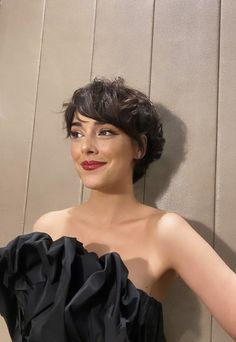 Short Romantic Hair, Retro Pixie Haircut, Betty Boop Pixie Cut, Parisian Pixie Haircut, Vintage Pixie Haircut, French Pixie Haircut Curly, Short Hair Inspo Pixie Hairstyles, Short Feminine Hair, French Pixie Cut