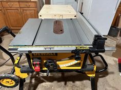 a table saw sitting on top of a piece of wood