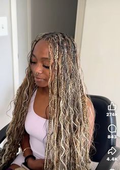 Blonde Braids Styles, Blonde Knotless Braids Hairstyles, Braided Hairstyles For Black Women Blonde, Braided Hairstyles For Black Women Blond, Blended Braids, Blonde Highlights Knotless Braids, Black Braids Blonde Highlights, Blonde Blend Braids Black Women, Blonde Highlight Knotless Braids