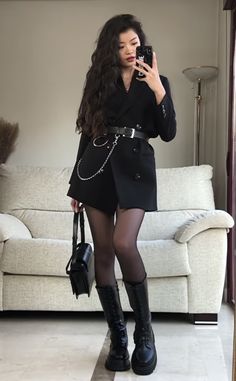 Caroline Hu Aesthetic, Korean Party Outfit, Caroline Hu, Rock Outfit, Edgy Chic, Looks Street Style, New Rock, All Black Outfit, Gothic Outfits