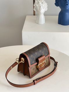 SSC Fashion Lu-Vi bags - 17139 A+ Excellent Quality copies; Contact us if you've any questions in your mind. Fan Fashion, Lv Bags, Louis Vuitton Handbags, Evening Bags, Louis Vuitton Bag, Luxury Bags, Contact Us, Fashion Bags, Clutch Bag