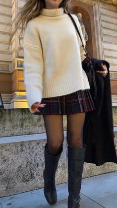 Sixth Form Outfits, Chique Outfit, Skandinavian Fashion, Chique Outfits, Looks Street Style, Blair Waldorf, Mode Inspo, Plaid Skirt, 가을 패션