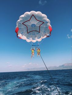 Summer activity parasail paraseil parasite ocean Greece chersonissos beach bikini summer vibes VSCO aesthetic adventure wild wild life crazy summertime idea My Lucky Numbers, Extreme Activities, Hurghada Egypt, Ocean Adventure, Rare Features, Travel Greece, Thrill Seeker