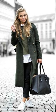 Green Shirt Dress Outfit Winter, Casual Work Outfits Flat Shoes, Olive Peacoat Outfit, Hunter Green Womens Outfit, Outfit 40 Anni, Olive Green Coat Outfit Winter, Green Wool Coat Outfit, Green Coat Outfit Winter, Outfit Theater