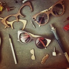 Wooden Pens, Glasses Frames Trendy, Eye Glass Frames, Best Presents, Wooden Watches, Diy Leather Bag, Wooden Pen