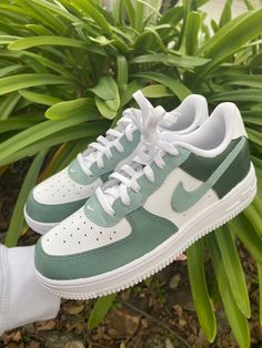 Introducing... the green machine! 3 different shades of green combined into one custom shoe Wallpaper Nike, Nike Fashion Shoes, Preppy Shoes, Pretty Shoes Sneakers, All Nike Shoes, Cute Nike Shoes, Cute Sneakers, Hype Shoes, Girly Shoes