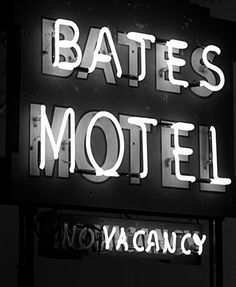 an old neon sign that says bates motel and no macaroni on it