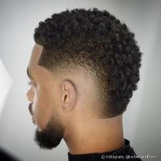 Aprenda Rapido de Como Cortar e Ganhar Dinheiro Black Mohawk Hairstyles, Black Man Haircut Fade, Curly Mohawk Hairstyles, Burst Fade Mohawk, Mohawk For Men, Best Fade Haircuts, Mohawk Haircut, Curly Mohawk, Mohawk Hairstyles Men