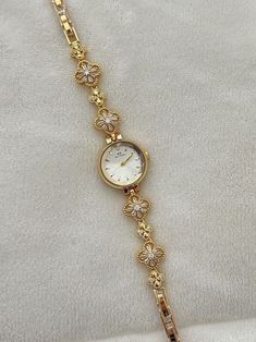 Vintage Gold Watch Women, Vintage Watches Women Classy, Dainty Watches For Women, Vintage Watch Women, Dainty Watches, Dainty Watch, Vintage Gold Watch, Small Face, Vintage Watches Women