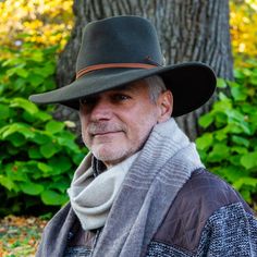 The American-made Stetson Coloma offers a touch of western style that combines city-chic design with outdoor-ready elements. Hand blocked of a soft wool felt for lasting comfort, this wide brim safari hat features a classic teardrop crown, surrounded by a leather hat band with feathers. The brim is trimmed with a welted edge and the interior has a vegan inner band and satin liner. The Coloma offers sophisticated style for men or women, and fits in anywhere, whether you are traversing the urban j Casual Wide Brim Felt Hat For Ranch, Outdoor Wide Brim Wool Felt Hat, Wide Brim Wool Felt Hat For Outdoor, Western Wool Felt Hat For Outdoor, Western Style Fall Outdoor Hat Band, Western Hat Bands For Outdoor Fall, Western Style Hat Bands For Outdoor Fall Use, Western Style Hat Bands For Outdoor Fall Activities, Western Style Hat Bands For Outdoor Fall Events